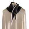 Bufanda Triángulo Tejida en Punto Cruz con Borde Contrastante Estilo Coreano para Mujer, Calentador de Cuello Versátil, Pañuelo Pequeño, Chaleco Pequeño Elegante
