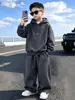 Ropa de Invierno para Niños Conjunto Forrado de Polar Estilo Otoño/Invierno 2026 Nuevo Ropa Deportiva Niños Medianos/Mayores Ropa Engrosada de Invierno Moderna