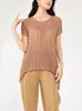 Camiseta Feminina Manga Curta Estilo Miyake, Verão Fina com Design Irregular Nicho Top Franzido, Toque de Luxo para Mulheres