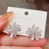 Pendientes Geométricos de Circonita con Pétalos Frescos, Diseño Estilo Coreano, Elegantes y Modernos, Pendientes Versátiles, Nuevos Accesorios para Orejas de Moda