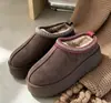 Sapatos casuais peludos femininos de outono e inverno, confortáveis, com sola grossa, para calçar sem cadarço