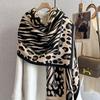 Estilo europeo y americano estampado de leopardo nuevo otoño e invierno bufanda gruesa y cálida cashmere de doble cara chal para habitación con aire acondicionado bufanda transfronteriza