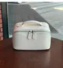 Bolsa de Maquiagem Branca Estilo Ins Mais Vendida com Padrão de Crocodilo, Bolsa Portátil de Viagem Grande Capacidade para Armazenamento de Cosméticos