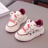 Zapatos de niña Kuromi 2026 primavera y otoño nuevos versátiles zapatillas deportivas infantiles con suelas blandas para niñas pequeñas y estudiantes