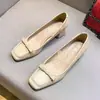 Zapatos de mujer con lazo estilo francés, nuevo modelo de otoño 2026, punta cuadrada, moda elegante vintage, corte bajo, tacón alto grueso, zapatos de trabajo