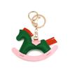 Colgante de Bolso Caballo Mecedora de Dibujos Animados Llavero Creativo de PU Pequeño Caballo de Troya Colgante de Cuero Algodón de Dibujos Animados Colgante de Caballo