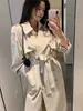 Gabardina blanca de longitud media para mujer, nuevo estilo primavera/otoño 2026, corte petite, estilo coreano, de doble botonadura, con caída fluida