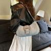 Estilo francês pequeno crowdsourcing 2023 Nova bolsa feminina Bolsa transversal popular para todos os jogos Bolsa de ombro elegante nas axilas