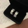Brincos de Flor Esmaltada com Zircônia para Primavera, Brincos de Luxo Leve e de Alta Qualidade, Brincos Únicos e Bonitos, Argolas de Orelha Suaves e Elegantes