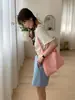 Bolsa de lona con bordado de letras de colores estilo Ins, bolsa de mano simple de gran capacidad de un solo hombro, adecuada para la escuela y los desplazamientos, bolsa de tela versátil