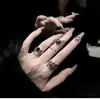 Anillo de Rubí Vintage para Hombres y Mujeres, Estilo Unisex Moderno y Audaz, Anillo para Dedo Índice Texturizado, Anillo de Zircón Lava Oscura, Moderno