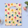 Bolsa de plástico para tienda de ropa, venta al por mayor, con estampado de dibujos animados de flores, cuatro dedos, portátil, para compras, regalo