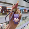 Chaveiro criativo de urso de amor carregando bom abate correndo com o mesmo pingente de chaveiro de boneca de casal pingente para carro bolsa