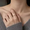 Anillo de Doble Capa con Forma de Cruz de Venta Caliente Transfronteriza de Comercio Exterior, Estilo Nuevo, Personalizado para Mujer, Moda Simple Europea y Americana, Anillo Versátil de Alta Gama