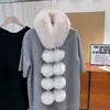 Bufanda nueva de piel sintética de zorro, estilo coreano, elegante y afelpada, con cierre magnético, ofreciendo una sensación lujosa y cálida, y con pompones de piel sintética