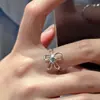Anillo Retro Pequeña Flor Diseño de Nicho Estilo Coreano Plata de Ley S925 Anillo Moda Estilo Blogger Coreano Venta al por Mayor
