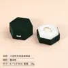 Caja de Joyería Hexagonal de Alta Gama con Tapa y Base Afelpada Caja de Empaque para Anillos y Colgantes Fabricante Multicolor En Stock Venta al por Mayor