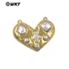 Wt-Pc019 Perla Natural de Agua Dulce Geométrico Redondo Cruz Perla Incrustada con Conector en Forma de Corazón Chapado en Oro de 18 Quilates