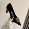 3616-9 Lã de Cordeiro Veludo Fosco Bico Fino Salto Grosso Sapatos Femininos Fivela Quadrada com Strass Estilo Retrô Coco Salto Alto Sapatos de Salto Único Outono Inverno