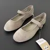 Outono 2026 Estilo Quente Moda Fivela Sapatos Femininos Uso Diário Fundo Plano Pulseira de Pulso de Ultra Fibra Sapatos Infantis Comércio Exterior Atacado