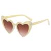 Nuevas gafas de sol con forma de corazón, color caramelo, antiultravioleta, con personalidad de corazón, para fiesta, color claro, venta al por mayor para mujer
