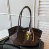 Otoño 2026 Nuevo Bolso Versátil de Gama Alta con Estampado de Leopardo Bolso Tote de Moda Vintage de Gran Capacidad Bolso para Mujer al por Mayor
