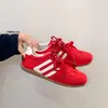 Zapatillas de entrenamiento alemanas rojas de suela plana con textura de piel de oveja, un estilo nuevo y popular, que se asemejan a las zapatillas de "Forrest Gump", tenis blancos, zapatillas deportivas casuales