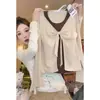Camiseta Falsa Duas Peças com Color Blocking Inspirada no Design Derong para Mulheres, Novo Estilo Primavera e Outono 2025, Top Versátil de Corte Justo, Tendência