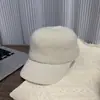 Estilo Old Money Celebridad Mismo Estilo Gorro de Punto Ecuestre para Mujer Otoño Invierno Adelgazante Facial Rayas Verticales Tendencia de Moda Gorra de Béisbol