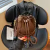Bolsa Balde Nova Outono 2026 Moda Feminina Versátil Bolsa de Mão Bolsa de Ombro para o Trabalho Simples Bolsa Transversal