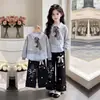 Moletom Patchwork de Manga Longa Moda Feminina 2026 Casual Estilo Coreano Calça de Renda Larga Conjunto Único de Duas Peças