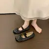 Sapatos Baixos Quadrados Brancos Retrô de Salto Baixo para Mulheres 2026 Nova Coleção Primavera Outono Solado Macio Com Saia Sapatos Mary Jane