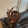 Bolso nuevo de principios de otoño 2026, bolso de axila de alta gama para el trabajo, diseño de nicho moderno y simple, bolso de hombro cruzado