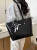 Bolsa tote de gran capacidad transfronteriza para mujer, nueva bolsa de trabajo y para el día a día vintage de moda para mujer, bolso de mano, bolso de hombro, bolso de axila al por mayor