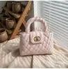 Bolsa de mão bordada estilo Chanel para mulheres, pedido estrangeiro transfronteiriço, nova bolsa versátil de ombro e transversal 2026, bolsa de corrente acolchoada