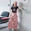 Conjunto de Roupa de Trabalho para Meninas 2026 Novo Estilo Crianças Celebridade da Internet Estiloso Manga Curta com Letras Calças de Perna Larga Conjunto Solto