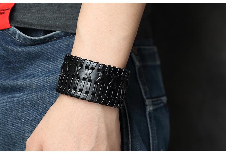 11864197738_1439123456