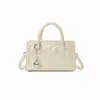 Bolso de mano versátil estilo Chanel de charol, nuevo para otoño 2026, de alta gama, pequeño cuadrado para llevar al hombro o cruzado