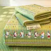 Funda de Cama de Terciopelo de Leche Juego de Tres Piezas Engrosada Cálida Doble Cara Universal Estilo Ins Fresca y Sencilla Funda de Cama con Forro de Franela Protector de Colchón Pieza Única