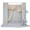 Suprimentos para Decoração de Quarto Nupcial de Casamento Estilo Romântico Simples Cortinas de Tecido Branco Decorações com Flores Artificiais para Fundo de Casamento ao Ar Livre Roupão de Manhã
