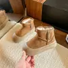 Botas de Neve Infantis 2025 Inverno Novo Estilo Coreano Botas para Meninos Forradas com Lã e Espessadas Roupa Externa para Meninas Sapatos Grandes de Algodão Tendência