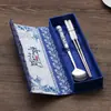 Conjunto de Talheres (Faca, Garfo, Colher e Hashi) em Porcelana Azul e Branca, Presente Especial Estilo Chinês, Presente para Reuniões de Negócios para Estrangeiros no Exterior