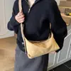 Versión Coreana Bolso de Mano Retro de Nicho Tipo Baguette para Mujer Invierno 2025 Nuevo Bolso de Hombro Único Cruzado Elegante de Alta Calidad