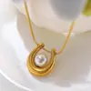 Collar de Perlas con Colgante de Acero de Titanio en Forma de U Europeo y Americano para Mujer, Diseño de Nicho de Lujo Ligero, Estilo Minimalista Moderno y Elegante, Cadena Fina para Clavícula