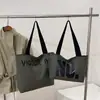 Bolsa de mano grande tipo tote con letras del fabricante, tela de nailon impermeable y resistente al desgaste, bolsa de hombro para estudiantes, viajeros y desplazamientos al trabajo al por mayor