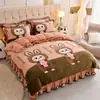 Juego de Cuatro Piezas de Felpa de Leche Gruesa de Gama Alta Invierno Doble Cara Más Terciopelo Cálido Cubierta de Edredón de Coral Fleece Sábana de Flanela Falda de Cama
