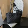 Bolso Gran Capacidad Bolso Tote para Mujer Ropa de Trabajo Gama Alta Otoño e Invierno Nuevo Bolso de Hombro Acolchado Bolsos de Mujer Transfronterizo