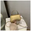Bolsa Quadrada Pequena Minimalista Fresca Casual de Moda com Textura Estilo Coreano para Outono e Inverno 2025, Nova Bolsa de Ombro Único e Bolsa Transversal de Moda Casual