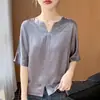 Camiseta de satén de manga corta con cuello de tijera, éxito de verano para mujer, top texturizado de cuello en V medio abierto, camiseta básica de manga corta holgada para mujer