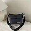 Bolso cruzado pequeño cuadrado a cuadros de moda transfronterizo 2026 tela de nailon nuevo estilo japonés casual simple para mujer